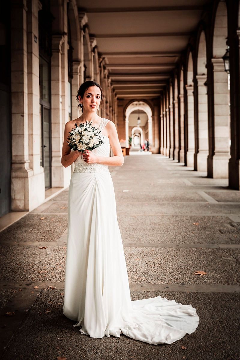 Preciosa imagen de Novia en la calle Barcelona España