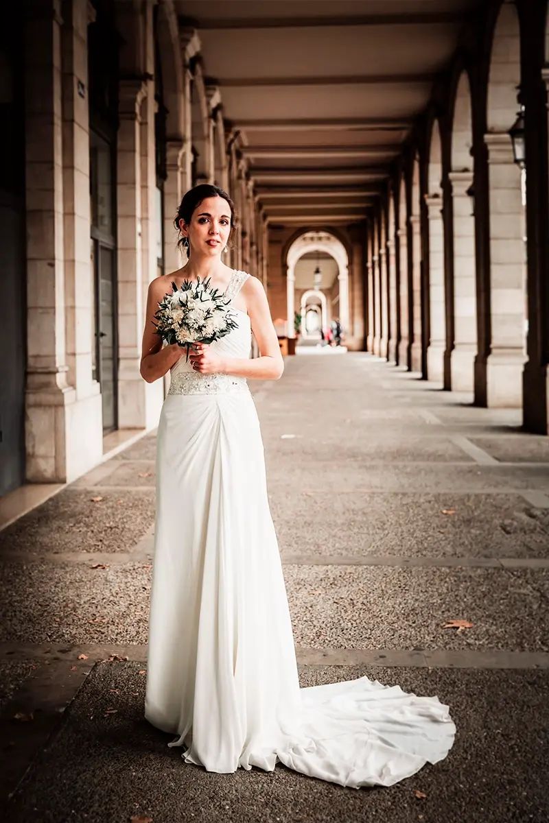 Preciosa imagen de Novia en la calle Barcelona España