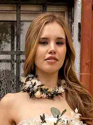 Collares florales y gargantillas