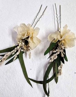 2 Horquillas de Flores Blanco y Verde Dámaris