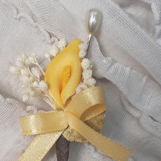 Alfiler flor seca y cala amarilla