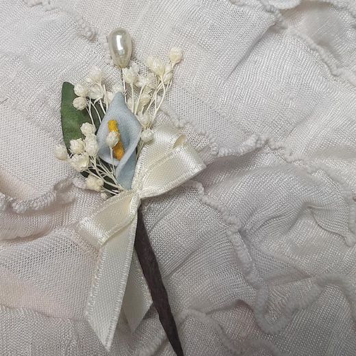 Alfiler flor seca y cala azul