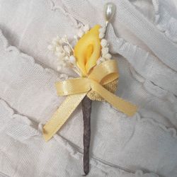 Alfiler con Paniculata y Calas de Colores