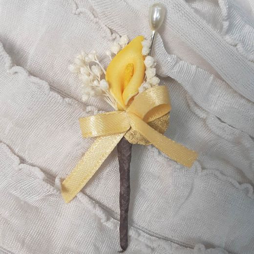 Alfiler con Paniculata y Calas de Colores
