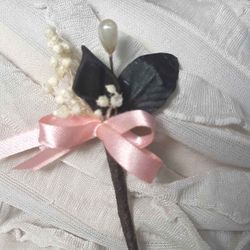 Alfiler con Paniculata y Calas de Colores