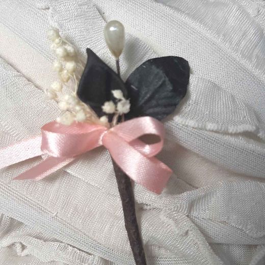 Alfiler con Paniculata y Calas de Colores