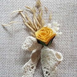 Alfiler flor seca y lazo encaje