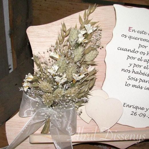 Atril con poesía y flor azahar