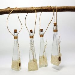 Botella vidrio con flor seca Collage