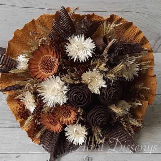 Bouquet de proteas y flor seca