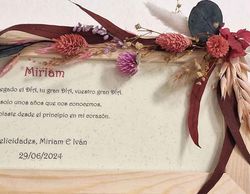 Caja con marco, pergamino con flores A3