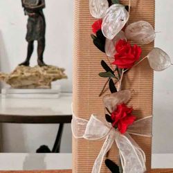 Caja de Cartón Decorada con Flores Preservadas