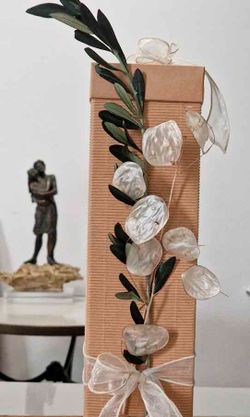 Caja de Cartón Decorada con Flores Preservadas