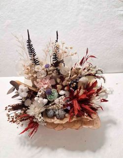 Caja de Madera con Flores Rosadas