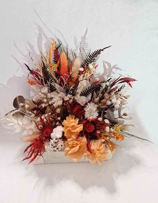 Caja de Madera con Surtido de Flores Iría