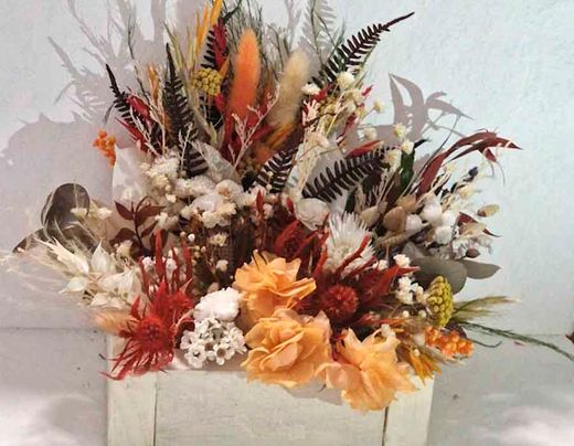 Caja de Madera con Surtido de Flores Iría