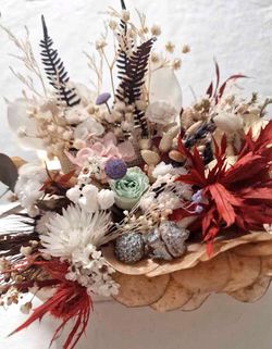 Caja de Madera con Surtido de Flores Iría