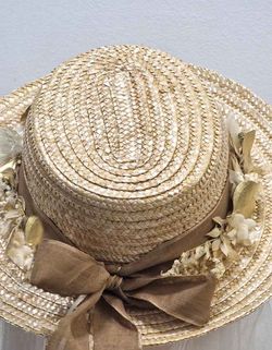 Canotier Ceremonia Flores, Blanca y Oro