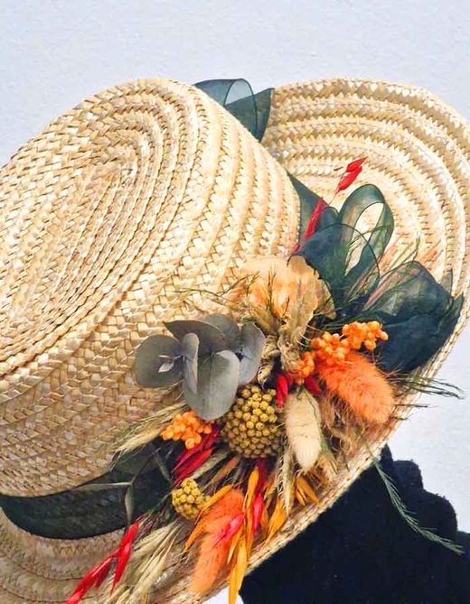 Canotier con Tocado de Flores Otoñales