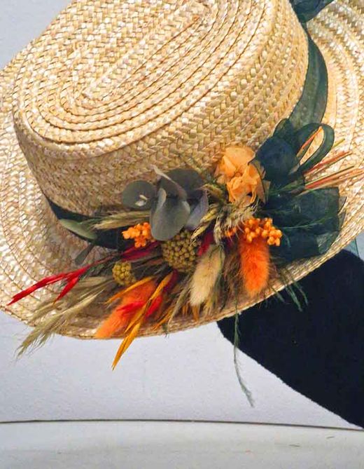 Canotier con Tocado de Flores Otoñales
