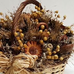 Cesta Rústica de Flores y Proteas
