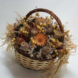 Cesta Rústica de Flores y Proteas