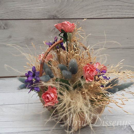 Cesta de Rosas y Violetas