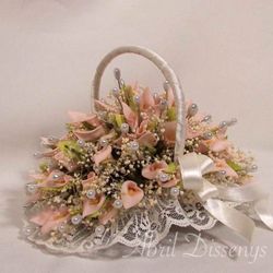 Cesta para alfileres de calas salmón y flor seca