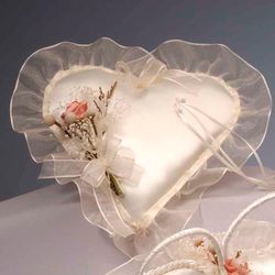 Cojín Portaalianzas Corazón Luna