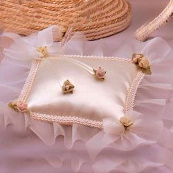 Cojín Portaalianzas Corazón Luna