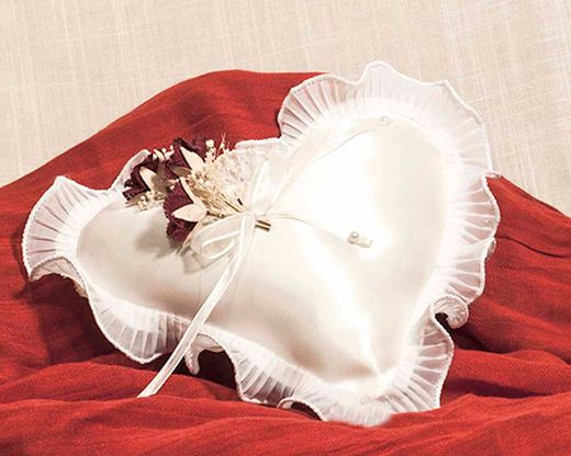 Cojín Portaalianzas Corazón Luna