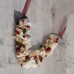 Collar de Flores en Tapiz Cerezas