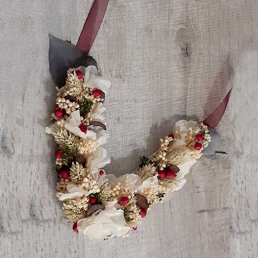 Collar de Flores en Tapiz Cerezas