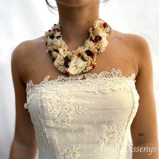 Collar de Flores en Tapiz Cerezas