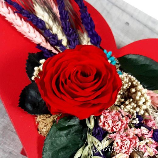 Corazón con Rosa Roja Preservada