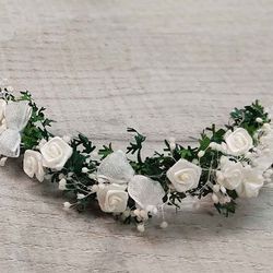 Corona con Rosas Blancas 56 X 3