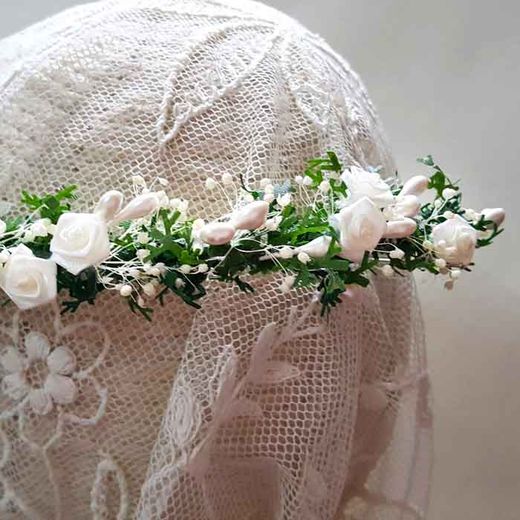 Corona con Rosas Blancas 56 X 3
