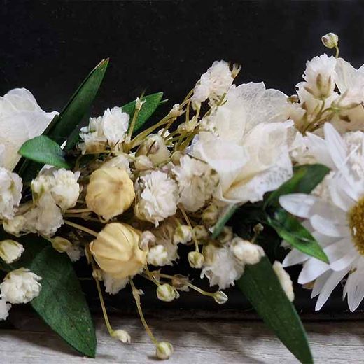 Corona Flores en Cascada Blanca