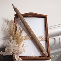 Detalle taquillón taco lápiz flor arena