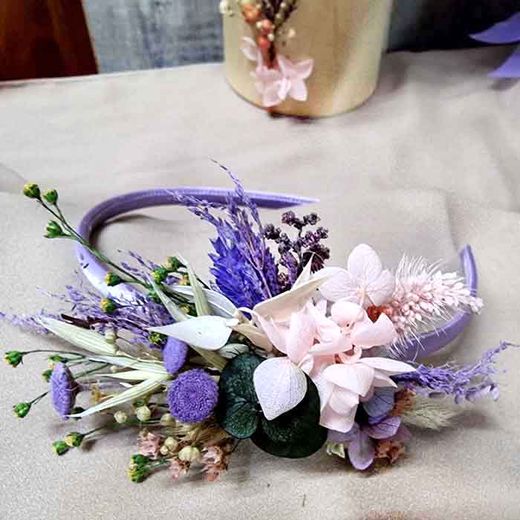 Diadema con Flores Lateral Lilas
