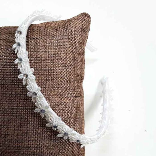 Diadema de Flores de Guipour y Brillantes