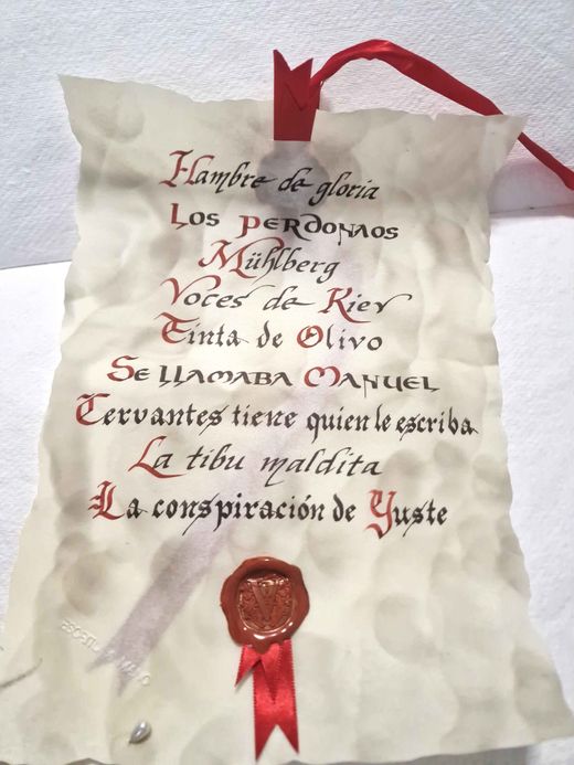 Escritos a Mano en Pergamino Minimalista