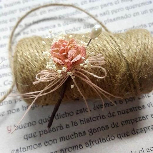 Flor de Yute Beig con Alfiler