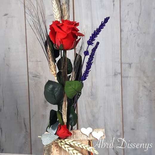 Jarrón de Madera con Rosas y Trigo