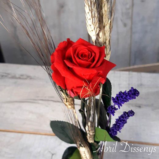 Jarrón de Madera con Rosas y Trigo