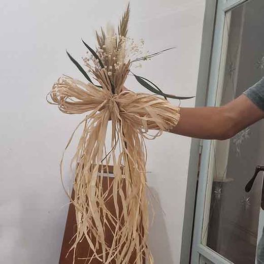 Lazo de Rafia Natural con Flores