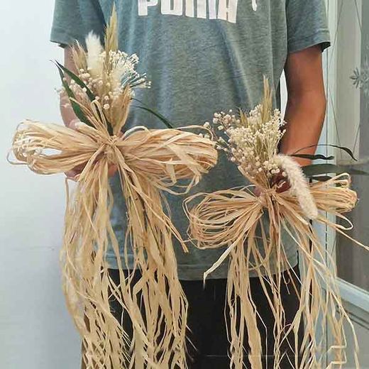 Lazo de Rafia Natural con Flores