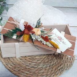 Poesía con caja madera y Flores