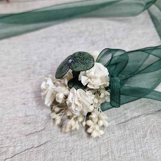 Pulsera Flor Seca y Tres Claveles