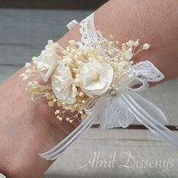 Pulsera Flor Seca y Tres Claveles